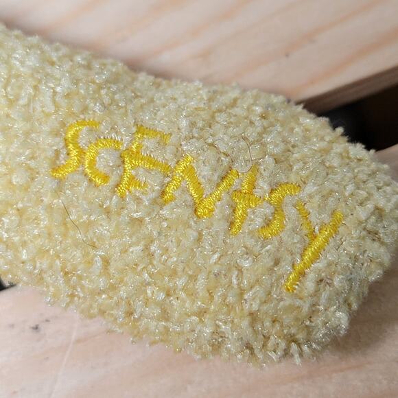 Scentsy Buddy 13" Winnie The Pooh Plush - Picture 3 of 6